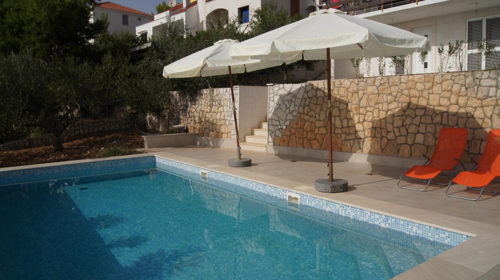 Apartments Niana With Heated Seawater Swimingpool Donji Okrug  Exterior foto