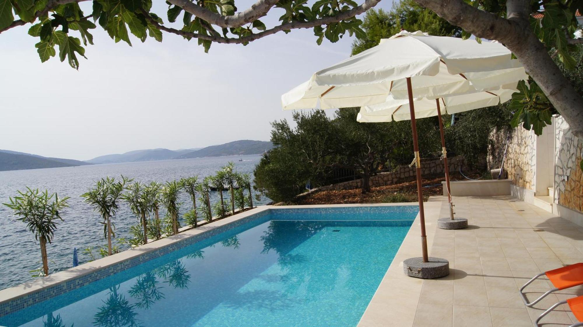 Apartments Niana With Heated Seawater Swimingpool Donji Okrug  Exterior foto