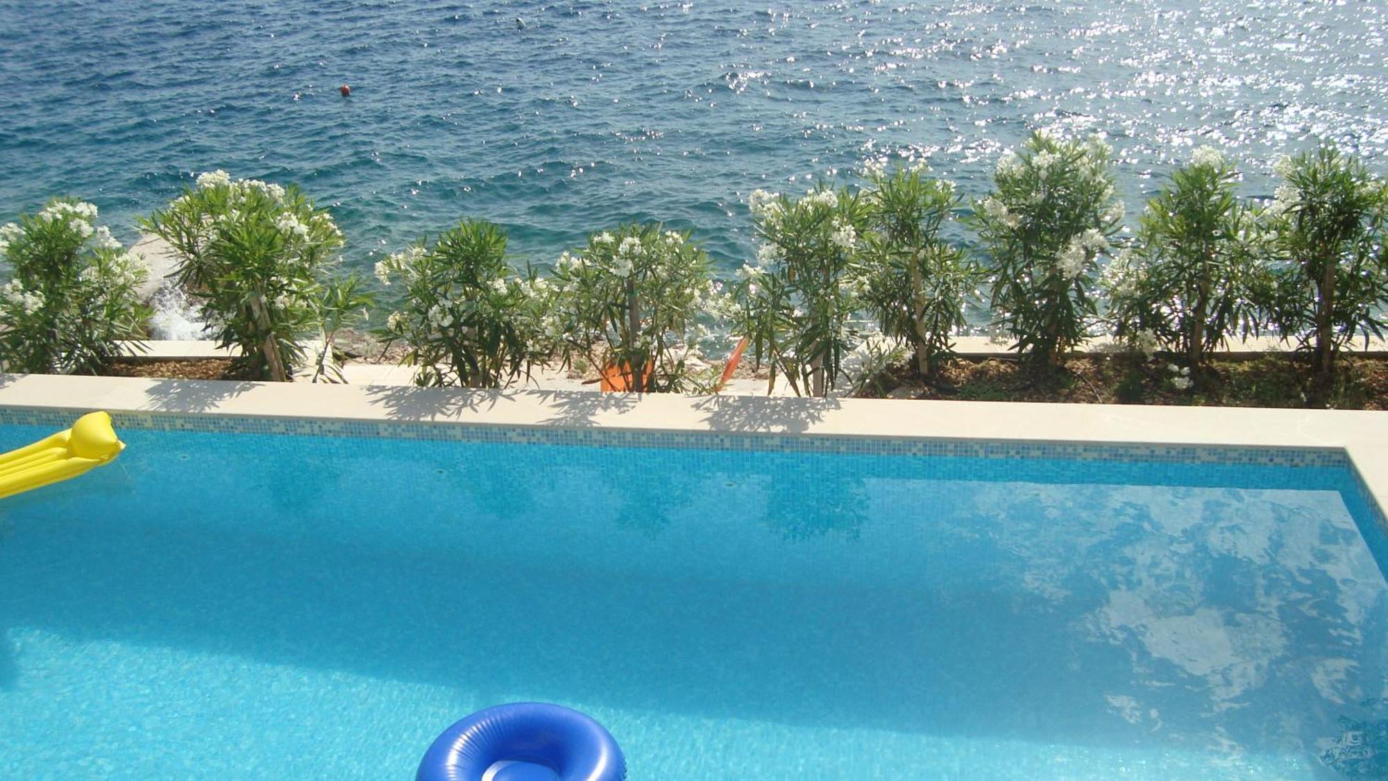Apartments Niana With Heated Seawater Swimingpool Donji Okrug  Exterior foto