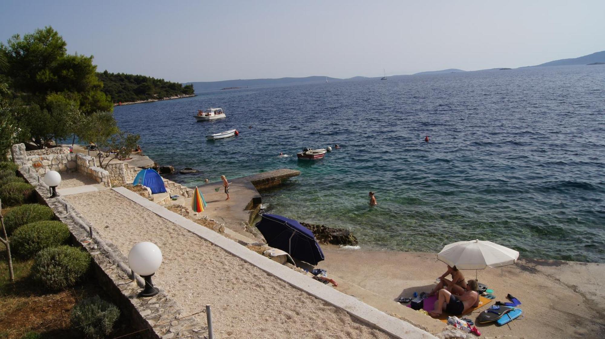 Apartments Niana With Heated Seawater Swimingpool Donji Okrug  Exterior foto