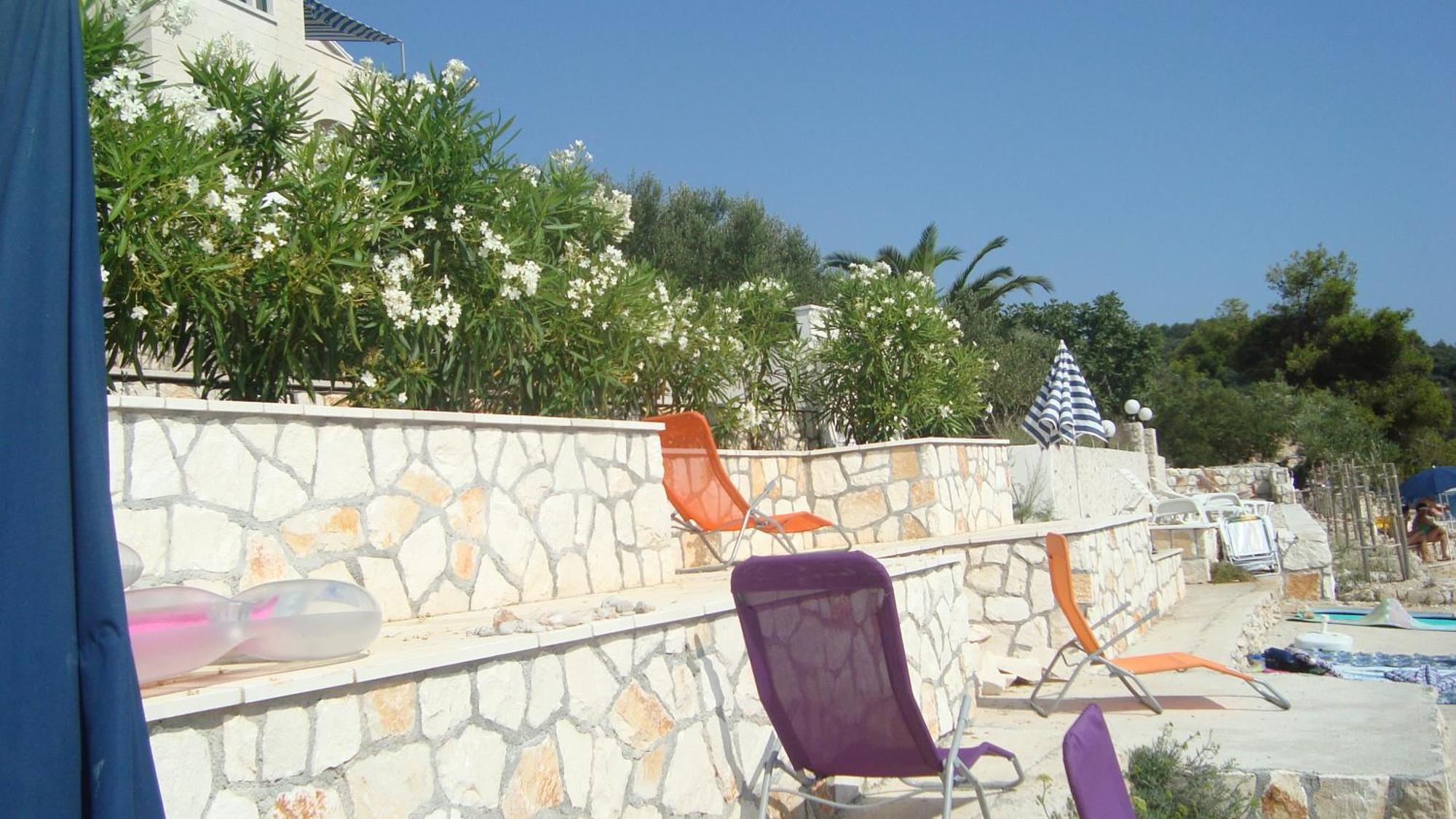Apartments Niana With Heated Seawater Swimingpool Donji Okrug  Exterior foto