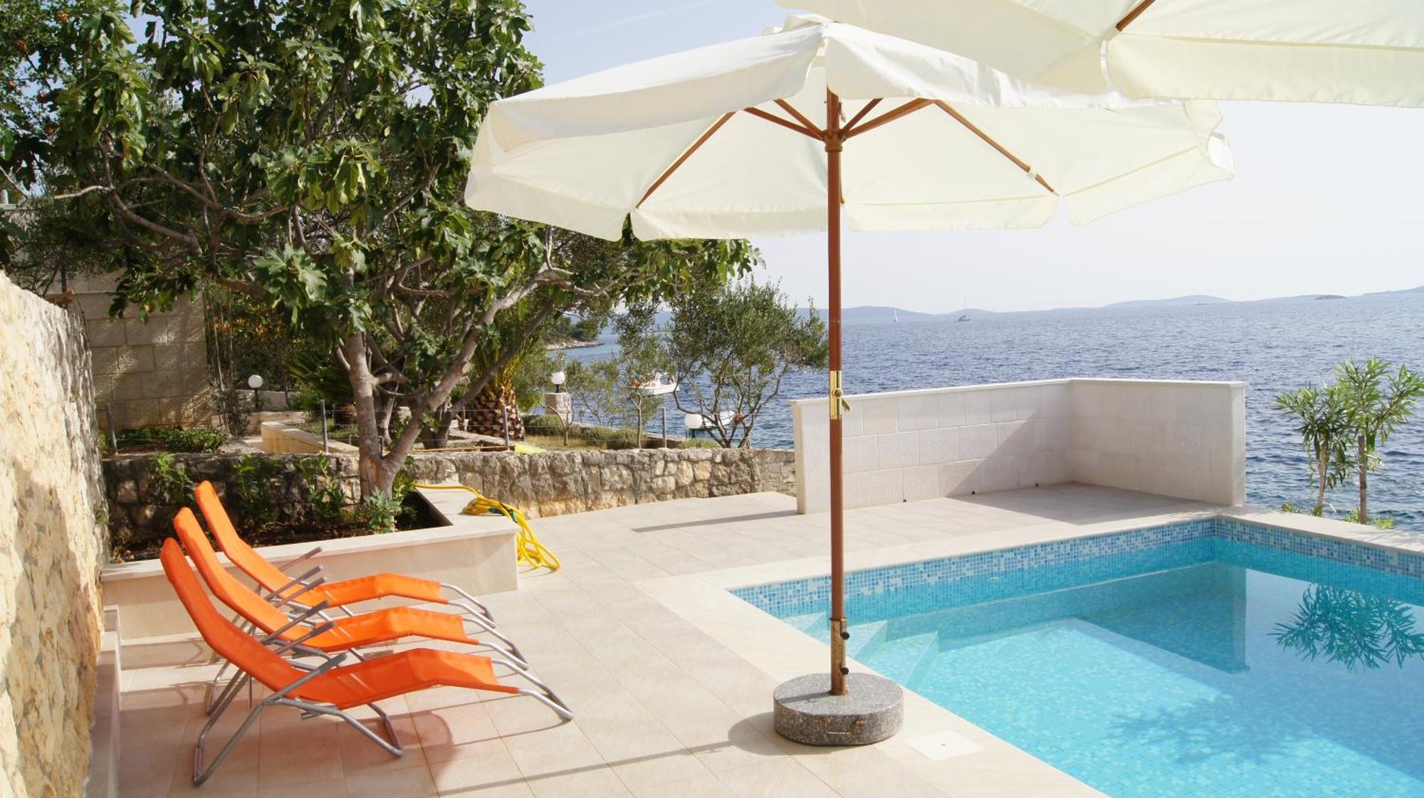 Apartments Niana With Heated Seawater Swimingpool Donji Okrug  Exterior foto