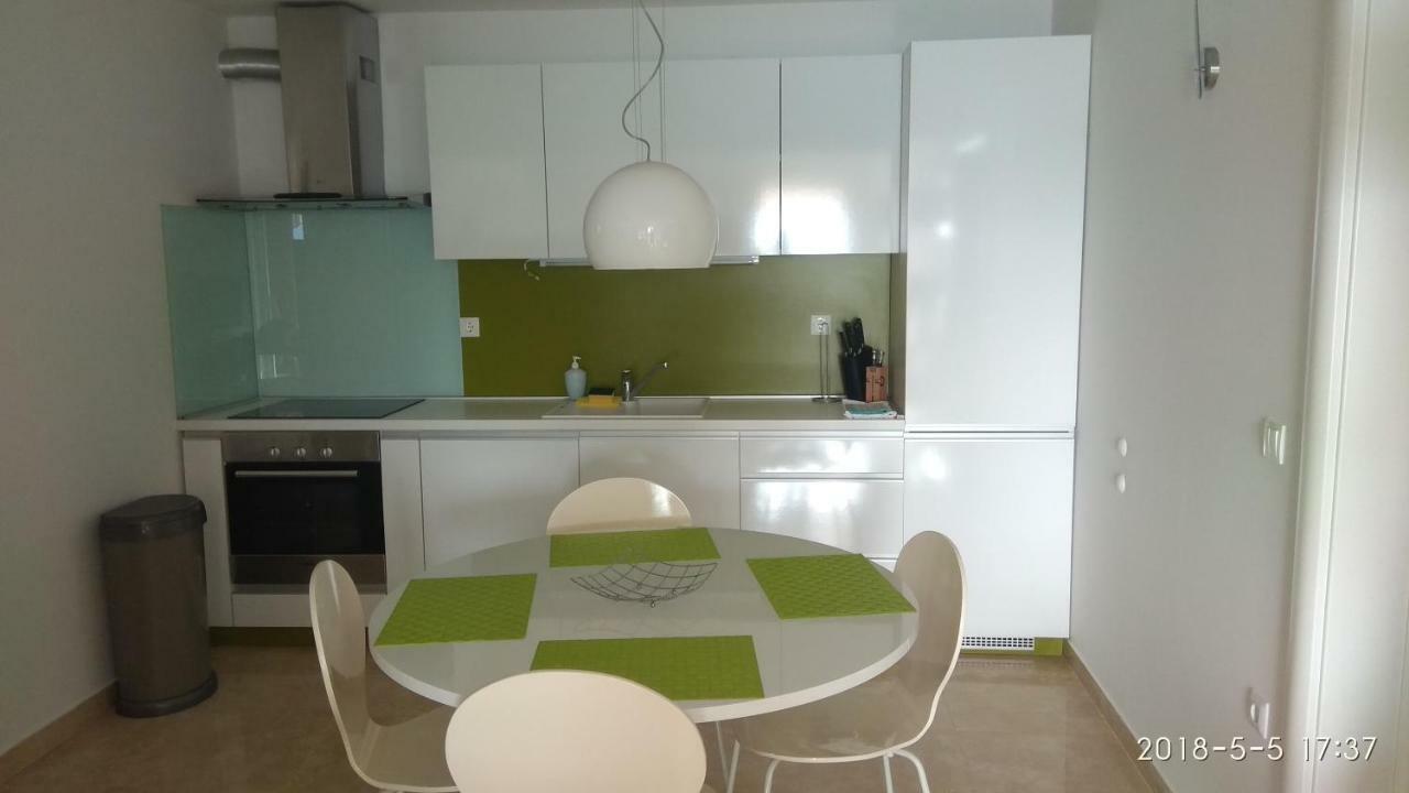 Apartments Niana With Heated Seawater Swimingpool Donji Okrug  Exterior foto