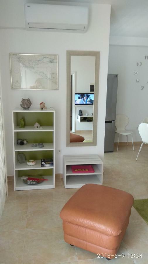 Apartments Niana With Heated Seawater Swimingpool Donji Okrug  Exterior foto