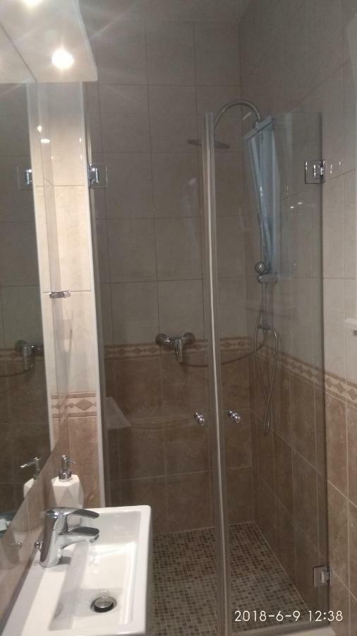 Apartments Niana With Heated Seawater Swimingpool Donji Okrug  Exterior foto